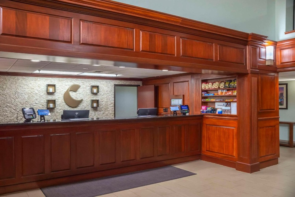 Comfort Suites Outlet Center